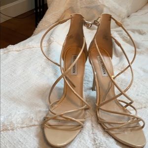 🌷$2/10. Steve Madden nude heels
